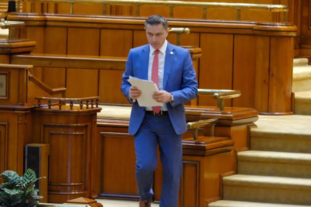 TENSIUNI ÎN PARLAMENT: PONTA L-A ÎMBRÂNCIT PE DEPUTATUL PSD COSTEL LUPAȘCU
