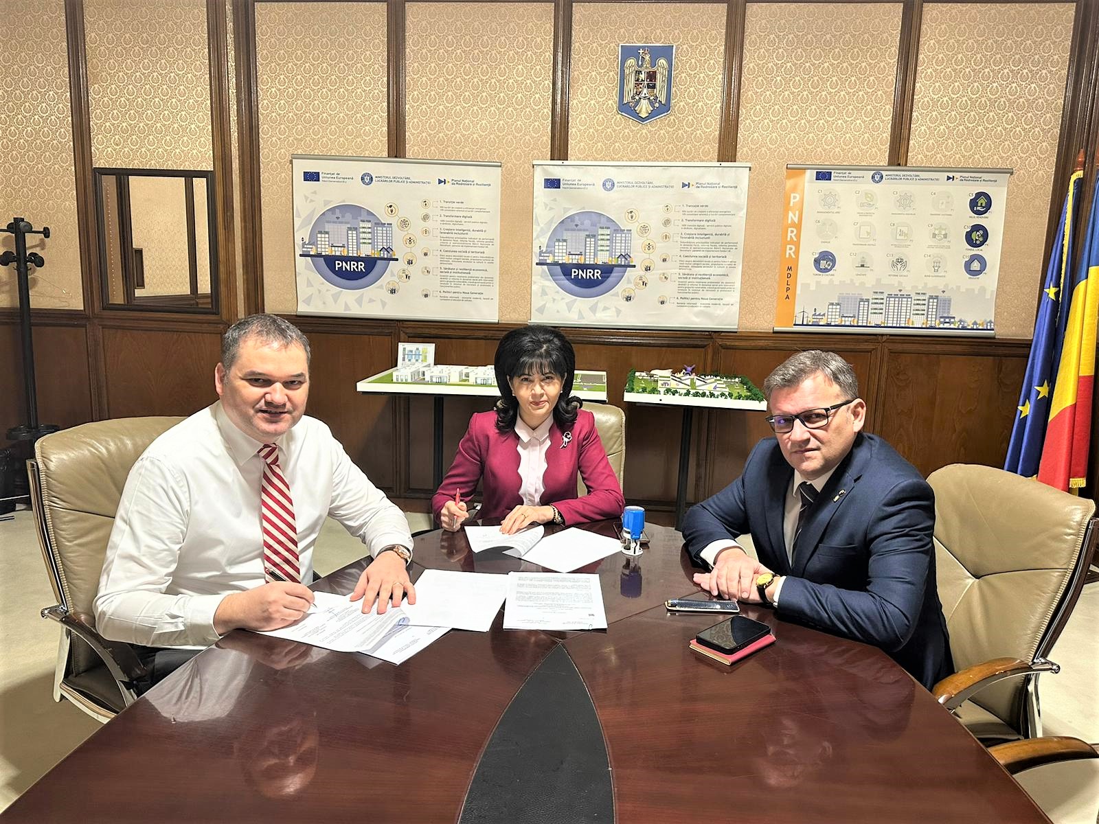 Contracte de finanțare de 10 milioane de euro semnate de către președintele Consiliului Județean Botoșani